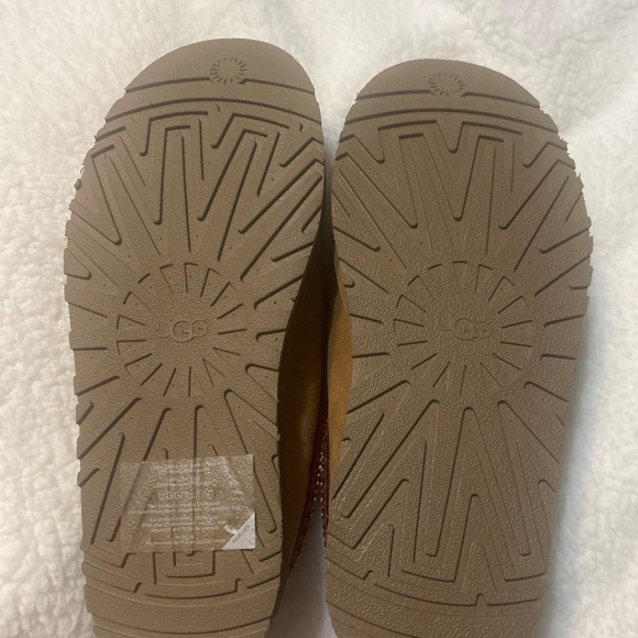 UGG Tazman platform slipper, big kids size 6 - Picture 4 of 4